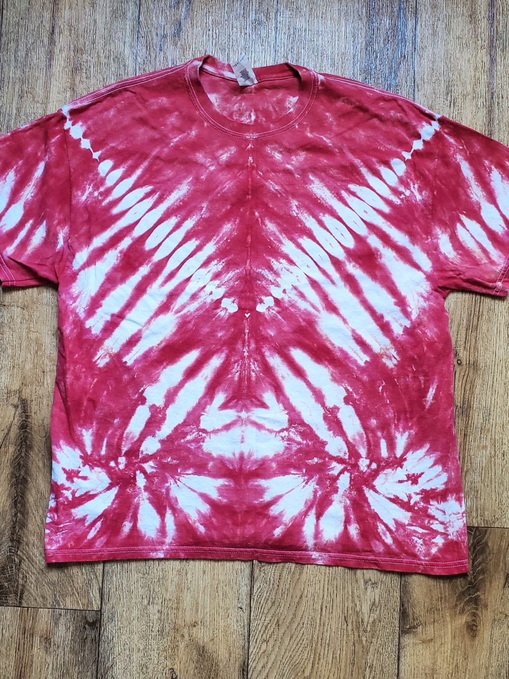 Gildan Red and White Symmetrical Tie-Dye Short Sleeve Tee